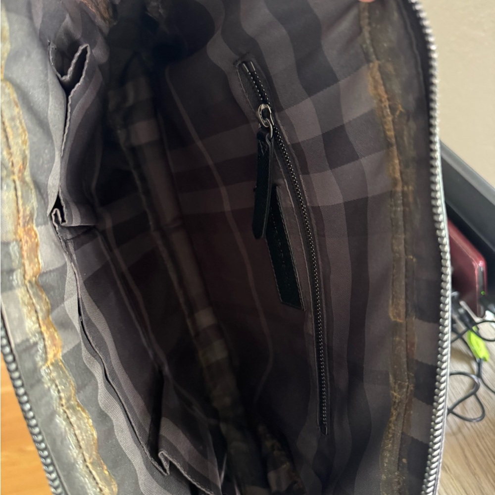 Burberry Black Laptop Bag with Textured Leather and Adjustable Strap - Picture 6 of 8